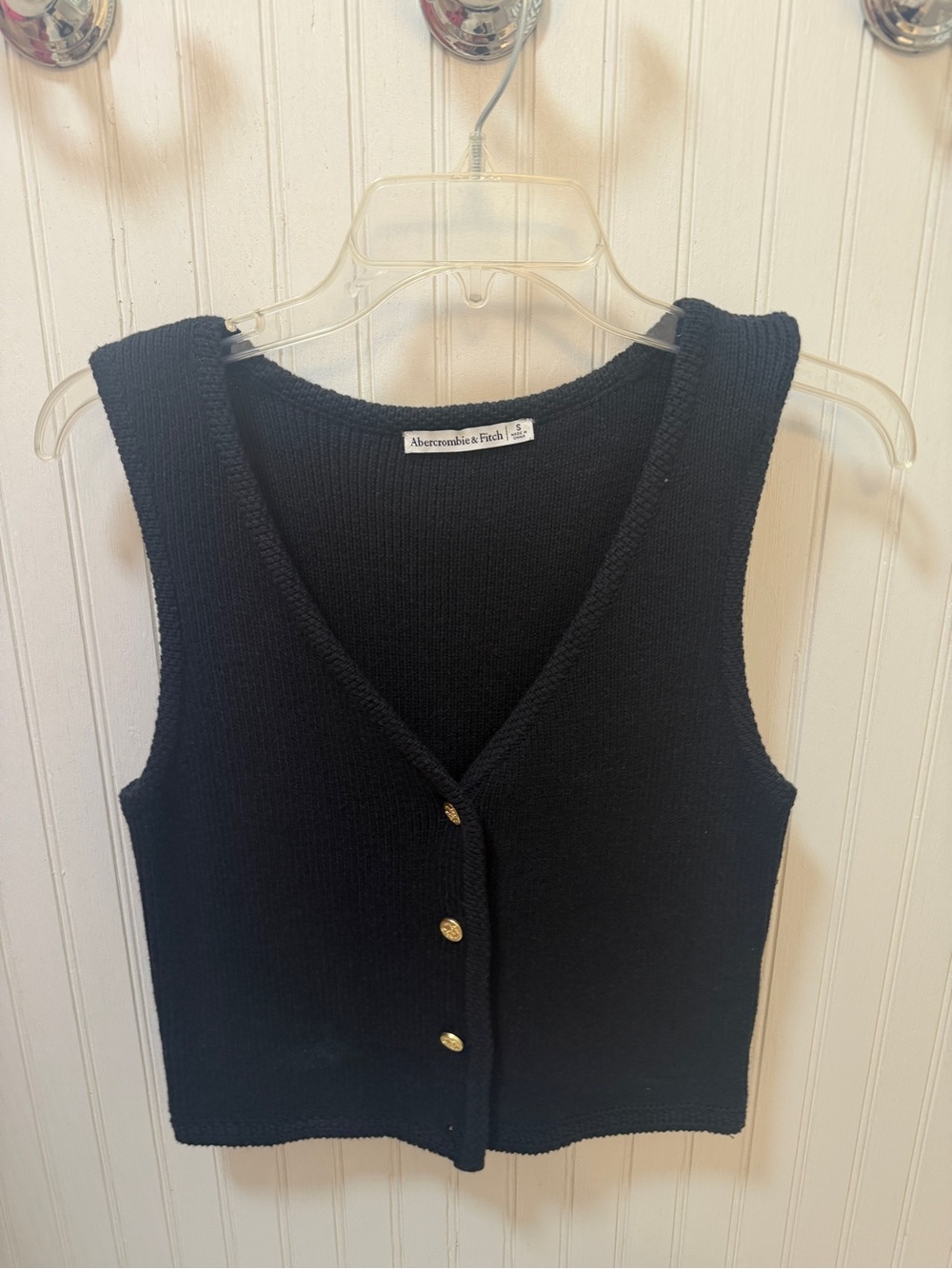 NWT! Abercrombie & Fitch Black Knit V-Neck Button Tank